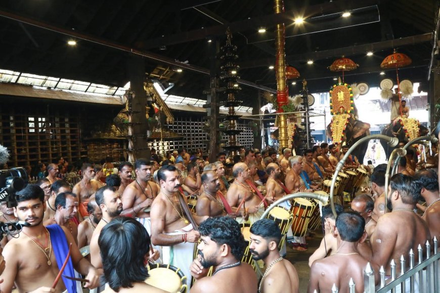 ശ്രീഗുരുവായൂരപ്പൻ സ്വർണ്ണക്കോലത്തിൽ എഴുന്നള്ളി: ദർശന നിറവിൽ ഭക്തസഹസ്രങ്ങൾ